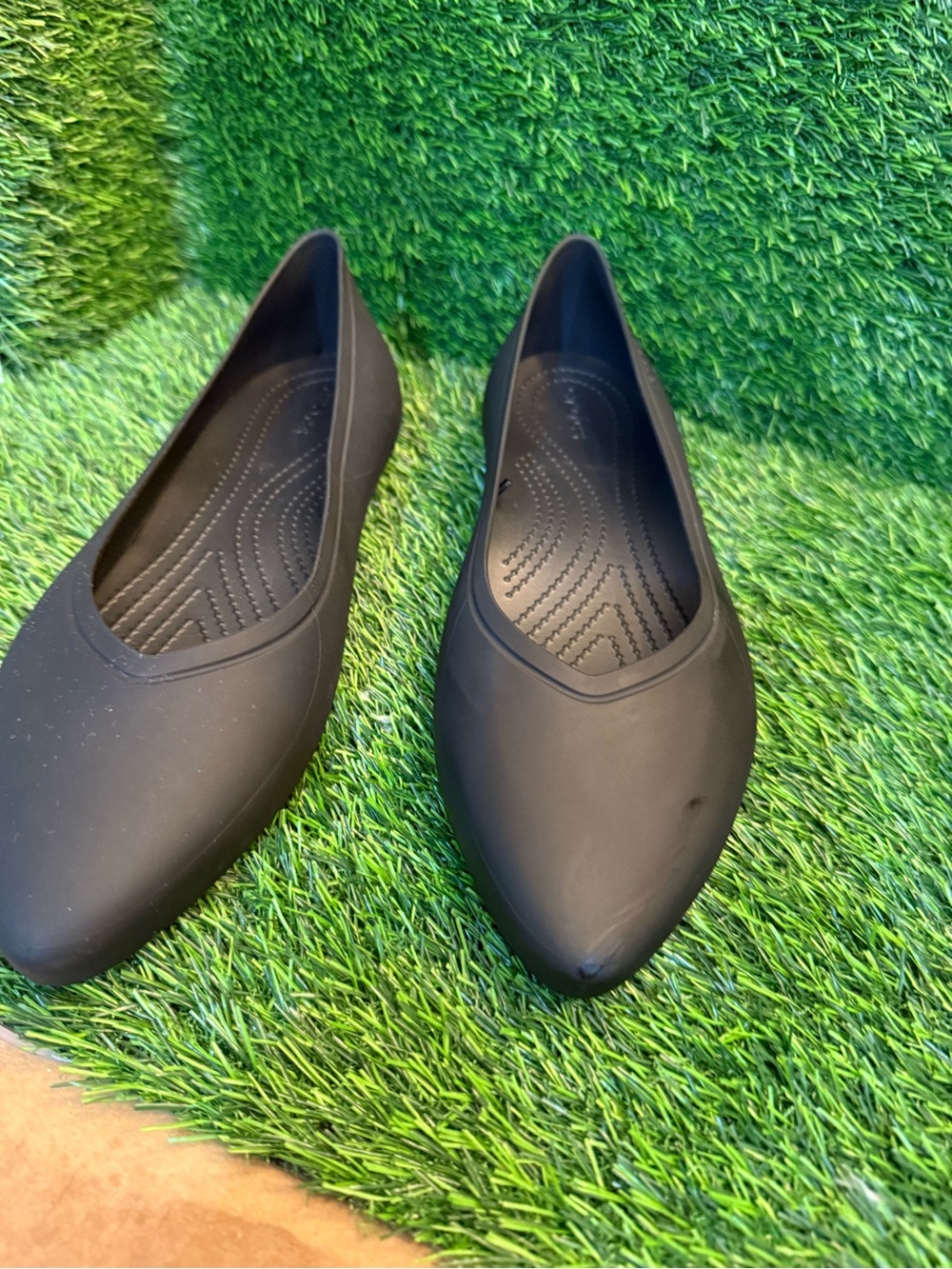 Crocs Women’s Brooklyn Pointed Slip-On Flats - Black size 11